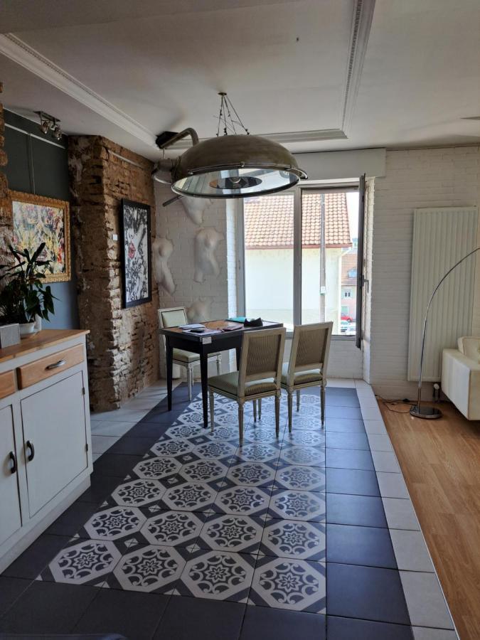 L'Appartement - Chambre Avec Salle De Bains Et Wc Dans Une Galerie D'Art Монбельяр Экстерьер фото